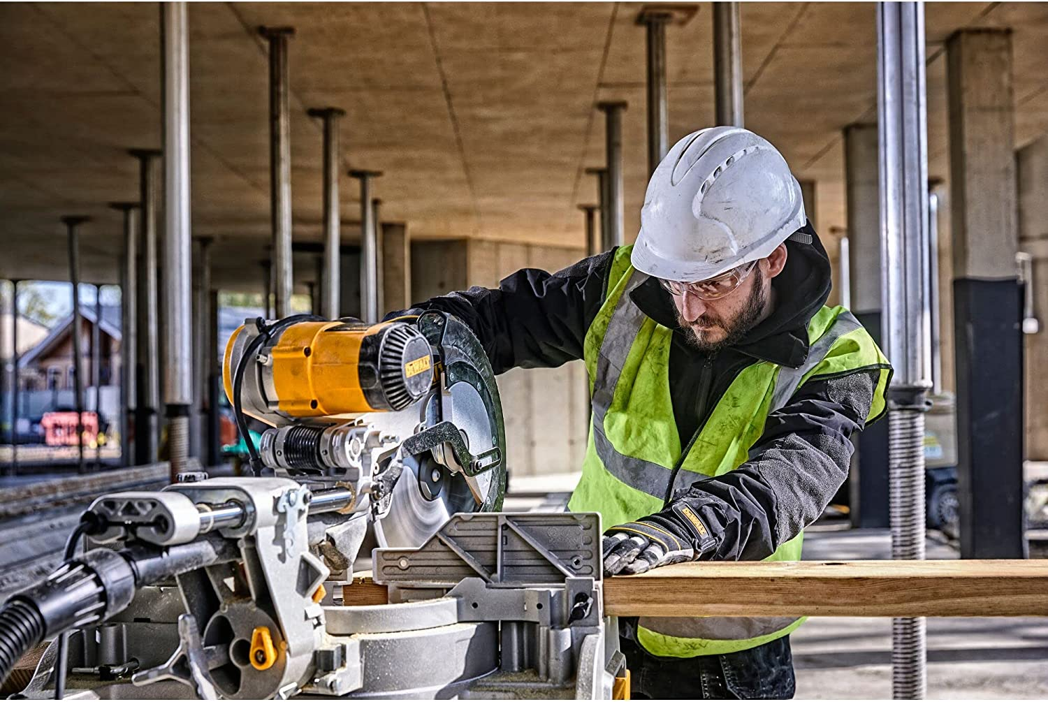 DEWALT Miter Saw, 12 Inch, 15 Amp, 3,800 RPM, Double Bevel Capacity, With Sliding Compound, Corded (DWS780)