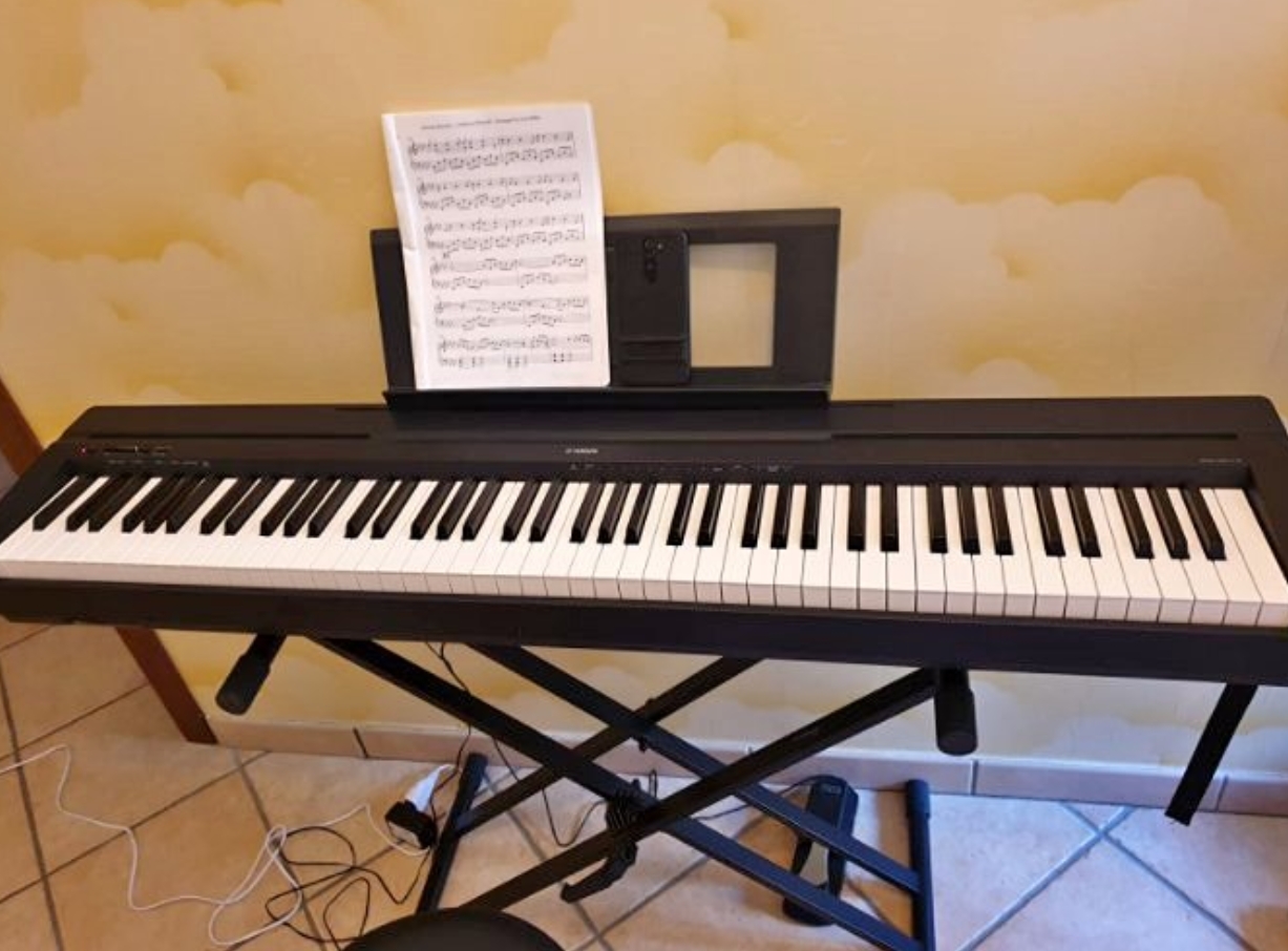 YAMAHA P-45B Digital Piano - Light and Portable Piano for Hobbyists and Beginners, in Black